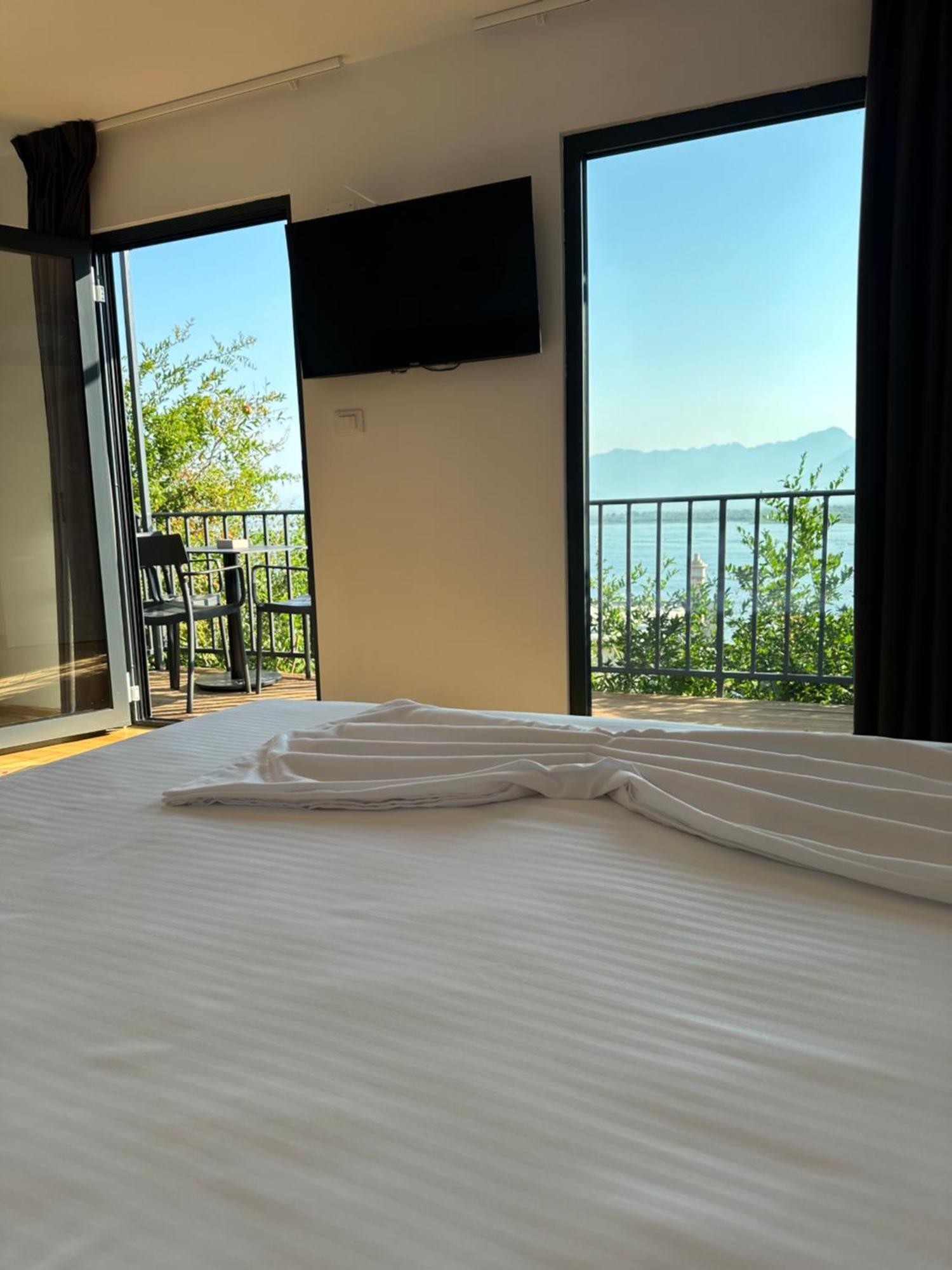Lake Escape Villa Shiroke Shkodër Exteriör bild